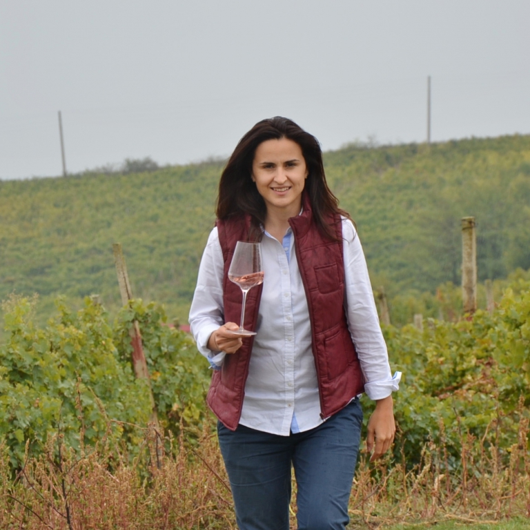 VinoInfluencers - VinoInfluencer del mes - Alina Iancu